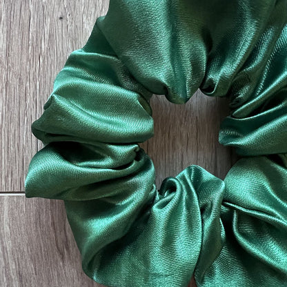 Chouchou en satin vert Zola - Violette & Rose - Accessoires pour cheveux